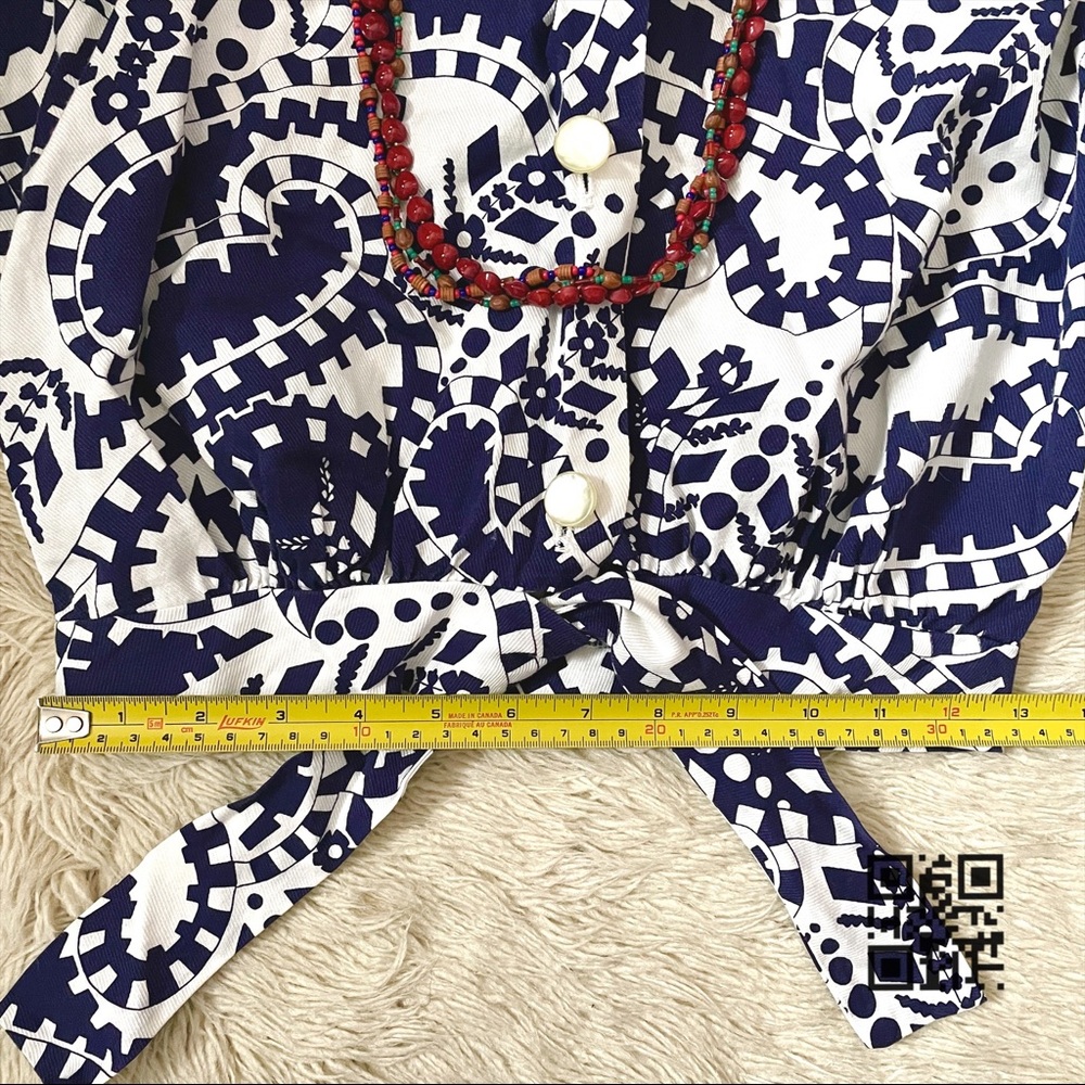 Vintage 70s Blue White Geometric Print Sleeveless Front Tie Collared Button Top - Picture 8 of 9